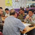 , Benny Sinomba Siregar saat mendatangi langsung manajemen Bakso Lapangan Tembak Senayan di Plaza Medan Fair Medan, Jumat (5/5/2023)