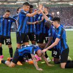 Pemain Inter melakukan selebrasi usai menjebol gawang AS Roma ketika kedua tim bertanding di Stadion Olimpico, Roma, Sabtu (6/5/2023).Dalam laga itu, Inter menang 2-0. Foto: Google