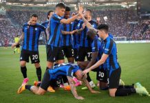 Pemain Inter melakukan selebrasi usai menjebol gawang AS Roma ketika kedua tim bertanding di Stadion Olimpico, Roma, Sabtu (6/5/2023).Dalam laga itu, Inter menang 2-0. Foto: Google