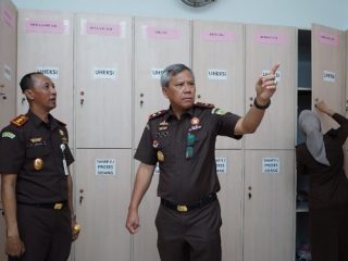 Kepala Kejaksaan Tinggi Sumatera Utara (Kajati Sumut) Idianto, SH,MH mengajak seluruh jajaran Kejari Simalungun agar bekerja sesuai dengan tugas pokok dan fungsinya, tetap profesional dan jaga integritas.