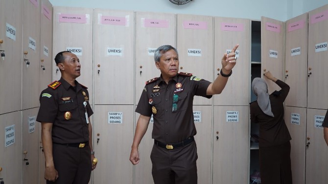 Kepala Kejaksaan Tinggi Sumatera Utara (Kajati Sumut) Idianto, SH,MH mengajak seluruh jajaran Kejari Simalungun agar bekerja sesuai dengan tugas pokok dan fungsinya, tetap profesional dan jaga integritas.