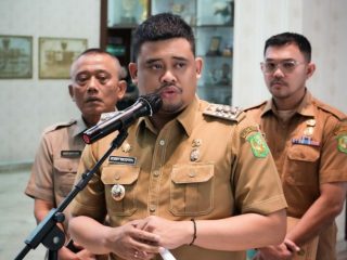 Walikota Medan, Bobby Afif Nasution menegaskan, pihaknya berkomitmen memperbaiki semua jalan rusak yang ada di Kota Medan.