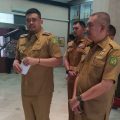 Walikota Medan, Bobby Nasution saat memberikan keterangan pers terkait pengadaan lampu jalan di 8 wilayah Kota Medan beberapa hari lalu.