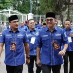 Pengurus DPD Demokrat Sumut saat tiba di Sekretariat KPU Sumut, Minggu (14/5/2023)