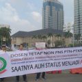 Gelombang tuntutan supaya diangkat menjadi aparatur sipil negara (ASN) terus diperjuangkan para dosen tetap non-PNS dari sejumlah kampus negeri.