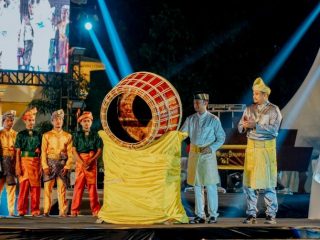 Walikota Medan, Bobby Nasution bersama Sultan Deli membuka kegiatan Gemes