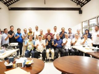 Para Kepala Bidang Kadin Sumut yang tergabung dalam kepengurusan berkumpul membahas keberlangsungan bisnis yang mencakup berbagai hal.