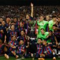 Tim Barcelona mengangkat tropi Liga Spanyol 2022/2023. Foto:Reuters