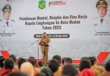 Walikota Medan, Bobby Nasution saat memberikan sambutan dihadapan kepala lingkungan se-Kota Medan, Selasa (23/5/2023)
