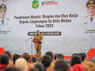Walikota Medan, Bobby Nasution saat memberikan sambutan dihadapan kepala lingkungan se-Kota Medan, Selasa (23/5/2023)