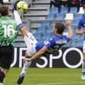 Pemain Sampdoria melakukan tendangan salto saat menghadapi Sassuolo di Stadion Luigi Ferraris, Sabtu (27/5/2023) . Dalam laga itu kedua tim bermain imbang 2-2. Musim depan Sampdoria bermain di Serie B. Foto: google