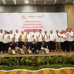Pengurus Kadin Indonesia, Kadin Sumut dan Indosat foto bersama dengan para trainer dalam IDCamp android developer yang meloloskan 50 peserta untuk dilatih.