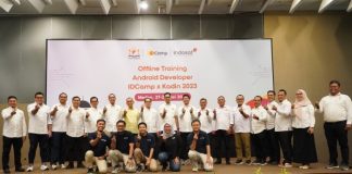 Pengurus Kadin Indonesia, Kadin Sumut dan Indosat foto bersama dengan para trainer dalam IDCamp android developer yang meloloskan 50 peserta untuk dilatih.