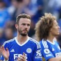 Pemain Leicester memberikan semangat kepada suporternya usai laga melawan West Ham di King Power Stadium, Minggu (29/5/2023). Klub yang pernah juara Liga Inggris ini musim depan akan bermain di kasta kedua Liga Inggris. Foto:Reuters