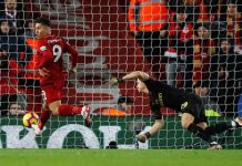 No-Look Goal versi Roberto Firmino akan dikenang fans Liverpool sebagai salah satu gaya unik mencetak gol. Firmino akan meninggalkan Liverpool akhir musim ini 2022/2023.(kaldera/HO-express.co.uk)