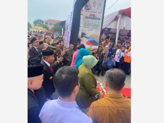 Gubsu Edy Rahmayadi hadir bersama Kapoldasu Irjen. Pol. Drs. Ridwan Zulkarnain Panca Putra Simanjuntak, M.Si, Kasdam I/BB Brigjen TNI Rifky Nawawi, SE, SIP, terus berdampingan dengan Ketua Kadin Sumut Firsal Ferial Mutyara pada acara Expo Vokasi yang dihadiri ribuan orang dari siswa SMK hingga guru dan kepala sekolah. Hadir juga di situ Nawal Lubis, Ketua TP PKK Sumut yang juga istri Gubsu menggunting pita dimulainya Expo Vokasi. Wakil Ketua DPRD Sumut Rahmansyah Sibarani, Sekda Provsu Ir. Arief S. Trinugroho, MT, Kepala Dinas Pendidikan Sumut Dr. H. Asren Nasution, Koordinator WKU Kadin Sumut Bidang Peningkatan Kualitas Manusia, Ristek dan Inovasi Isfan F Fachruddin, Wakil Ketua Bidang Organisasi Lismardi Hendra, Wakil Ketua Bidang Ketenagakerjaan Ricky, Komite Tetap Perencanaan Pengembangan Ketenagakerjaan Hub Internasional dan Pasar Kerja Hendra Utama, Direktur Eksekutif Kadin Sumut Diaz Wardianto, serta para pengurus lainnya