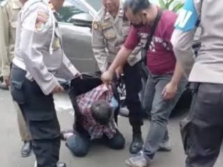 Polisi masih menyelidiki motif Mustopa NR, pria yang mengaku 'wakil nabi' yang menembak kantor MUI Pusat. Polisi menggandeng Asosiasi Psikologi Forensik Indonesia (Apsifor) untuk melakukan autopsi psikologi Mustopa.