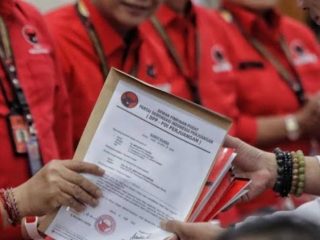 Partai Demokrasi Indonesia Perjuangan (PDI-P) mendaftarkan sejumlah orang dari kalangan artis, seniman hingga akademisi sebagai bakal calon legislatif (bacaleg) untuk Pemilihan Legislatif (Pileg) 2024.