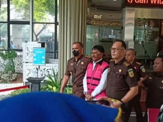 Kejaksaan Agung (Kejagung) menetapkan Menteri Komunikasi dan Informatika Johnny G Plate sebagai tersangka kasus dugaan korupsi proyek BTS