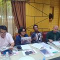 Orang tua korban didampingi kuasa hukumnya saat memberikan keterangan pers, Jumat (31/5/2023)