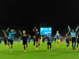 Para Pemain Lazio melakukan selebrasi usai memastikan menjadi runner up Liga Italia 2022/2023. Foto:reuters