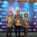 Dari kiri Plt Dirut Bank Sumut Hadi Sucipto , corporate secretary Agus condro wibowo dan Komisaris Bank Sumut Prof Erlina saat menerima penghargaan BIA 2023