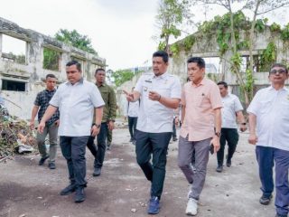 Walikota Medan, Bobby Afif Nasution saat meninjau Gedung Warenhuis, Rabu (7/6/2023)