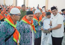 Walikota Medan, Bobby Nasution saat melepas calon jamaah haji kloter 15