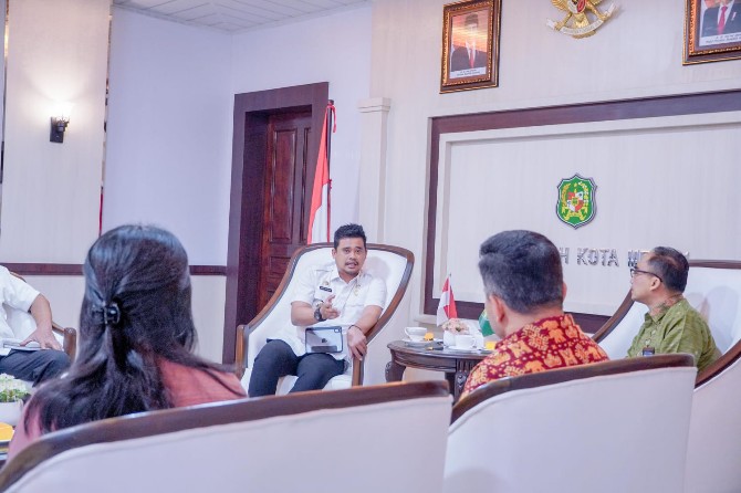 Walikota Medan, Bobby Nasution saat menerima Kepala Perwakilan BI Sumut di Balai Kota Medan, Rabu (7/6/2023)