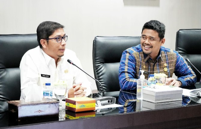 Walikota Medan, Bobby Nasution saat menerima kunjungan Walikota Sawahlunto di Kantor Walikota Medan, Jumat(9/6/2023)