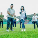 Walikota Medan, Bobby Nasution bersama perwakilan Kementrian PUPR saat meninjau Stadion Teladan Medan, Minggu (11/6/2023)