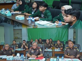 Kejaksaan Tinggi Sumatera Utara kembali melakukan penghentian penuntutan 4 perkara dengan pendekatan keadilan restoratif setelah sebelumnya dilakukan ekspose secara daring kepada JAM Pidum Kejaksaan Agung Dr. Fadil Zumhana yang diwakili Direktur TP Oharda pada JAM Pidum Agnes Triani, SH,MH, Koordinator pada JAM Pidum dan pejabat lainnya, dari ruang Vicon Lantai 2 Kantor Kejati Sumut, Jalan AH Nasution Medan.