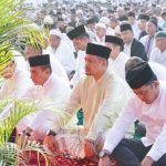 Walikota Medan, Bobby Nasution bersama Gubsu, Edy Rahmayadi terlihat khusyuk mendengarkan khutbah Idul Adha, Kamis (29/6/2023)