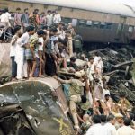 Kepolisian India menangkap tiga pegawai Departemen Perkeretaapian setempat terkait tabrakan maut tiga kereta api yang menewaskan sedikitnya 275 orang bulan lalu.