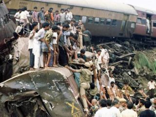 Polisi Tangkap Tiga Pegawai Departemen Perkeretaapian Terkait Tabrakan Kereta di India yang Tewaskan 275 Orang