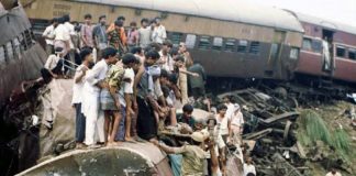 Kepolisian India menangkap tiga pegawai Departemen Perkeretaapian setempat terkait tabrakan maut tiga kereta api yang menewaskan sedikitnya 275 orang bulan lalu.