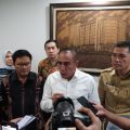 Babay Parid Wazdi (kiri, berkacamata) resmi jadi Dirut PT Bank Sumut, Senin (3/7/2023).
