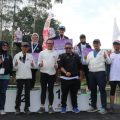 Ketum ALTI yang juga Walikota Bogor, Bima Arya Sugiarto (tiga dari kiri) didampingi Pj KORMI Sumut Samsudin Tarigan (tiga dari kanan) berfoto bersama usai menyerahkan medali kelas 10 km putri. ALTI Sumut merebut 1 medali perak dan 1 medali perunggu di cabang Lari Trail FORNAS VII, Jawa Barat.(kaldera/HO)