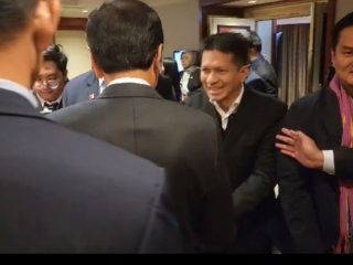 Tampak dalam foto Ketua Kadin Sumut Firsal Ferial Mutyara bersalaman dengan Presiden Jokowi (membelakangi kamera) dalam pertemuan bersama para CEO perusahaan terkemuka di Australia, kemarin.