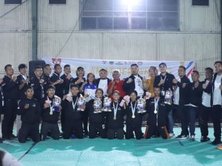 Pengurus KORMI Sumut yang menjadi ofisial di Fornas VII Jawa Barat, berfoto bersama pegiat ASTA yang meraih 6 emas di Margahayu, Kab Bandung.