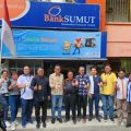 Dirut PT Bank Sumut Babay Parid Wazdi (tengah) saat roadshow ke KC Bank Sumut Berastagi.(kaldera/HO)
