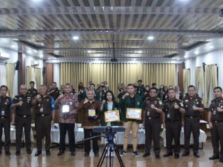 Dalam rangkaian peringatan Hari Bhakti Adhyaksa (HBA) yang ke-63, Kejaksaan Tinggi Sumatera Utara dibawah kepemimpinan Kepala Kejaksaan Tinggi Sumut, Idianto, SH, MH menggelar Seminar Nasional "Optimalisasi Kewenangan Kejaksaan Dalam Penanganan Tindak Pidana yang Merugikan Perekonomian Negara di Aula Sasana Cipta Kerta Lantai 3 Kantor Kejati Sumut, Jalan AH Nasution, Medan, Kamis (13/7/2023).