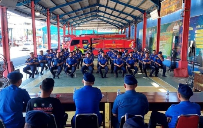 Personel Dinas Pemadaman Kebakaran dan Penyelamatan Kota Medan sedang mengikuti pelatihan