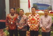 Pimpinan DPRD Medan berfoto bersama dengan Sekda Kota Medan
