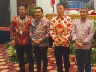 Pimpinan DPRD Medan berfoto bersama dengan Sekda Kota Medan