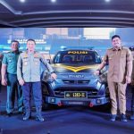 Walikota Medan, Bobby Nasution bersama Kapoldasu dan Forkopimda Medan berfoto bersama di mobil patroli 24 jam