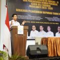Ketua Kadin Sumut Firsal Ferial Mutyara saat mengukuhkan pengurus Kadin Deliserdang.
