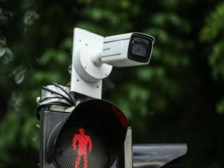 Sebanyak 65 titik lokasi di Kecamatan Medan Timur telah dilengkapi dengan Closed Circuit Television (CCTV). Langkah ini untuk memantau pergerakan dan mengantisipasi tindak kriminal begal.