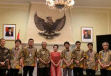Duta Besar Republik Indonesia untuk Jepang Heri Akhmadi menerima delegasi siswa SMA Indonesia yang meraih prestasi pada International Physics Olympiad (IPhO) ke-53 di Wisma Duta pada Senin, 17 Juli 2023.
