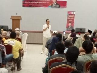 Gus Irawan Pasaribu, anggota Komisi XI DPR RI, bersama OJK melaksanakan penyuluhan jasa keuangan dan investasi bodong kepada masyarakat, Sabtu (22/7/2023) di Suzuya Mall Rantauprapat Jalan Ahmad Yani Kabupaten Labuhanbatu Provinsi Sumatera Utara.